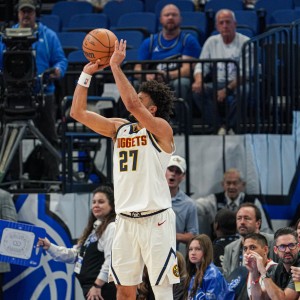 开云体育-太强了！贾马尔·穆雷8记三分轰下45分8助 下半场独得28分