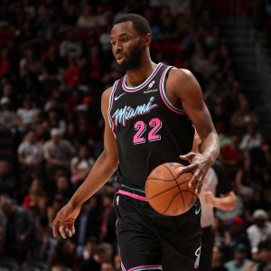 开云体育-1分不算超额~维金斯12投7中&amp;三分7中3 砍下19分&amp;正负值+12